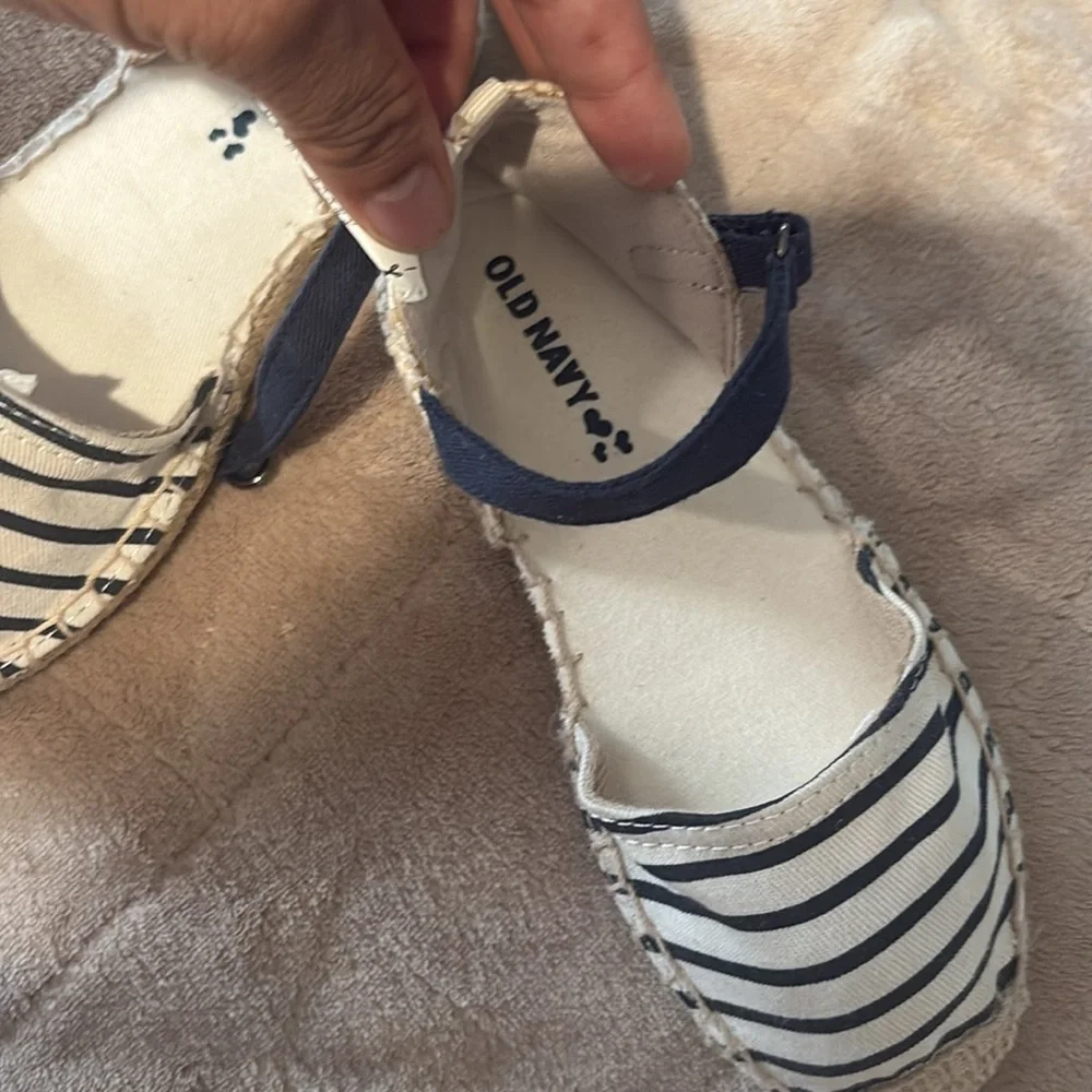 Old Navy Kids Navy and Cream Striped Sandals